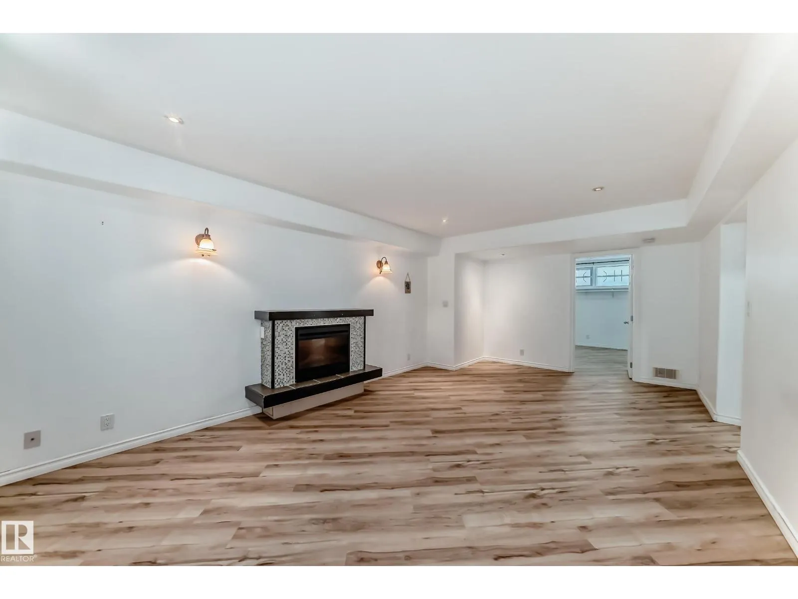4038 113 AV NW