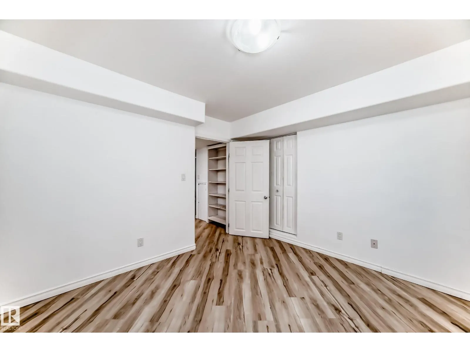 4038 113 AV NW