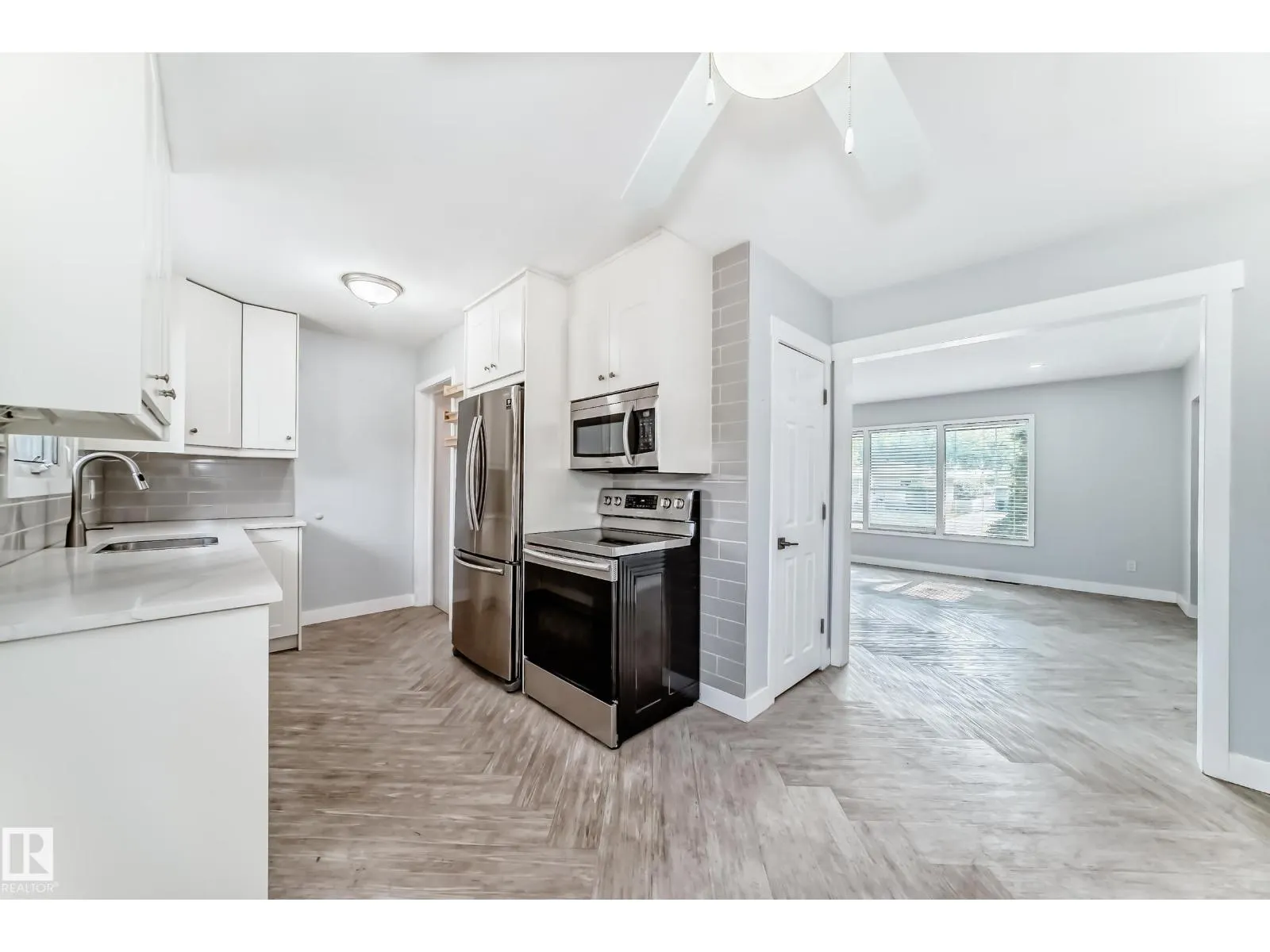 4038 113 AV NW