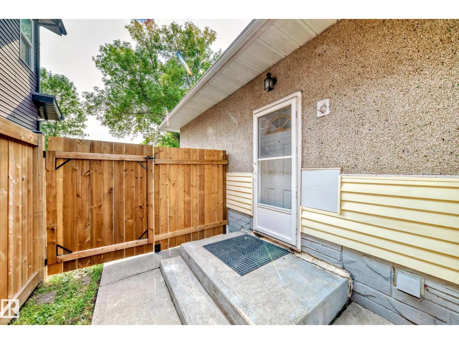 4038 113 AV NW