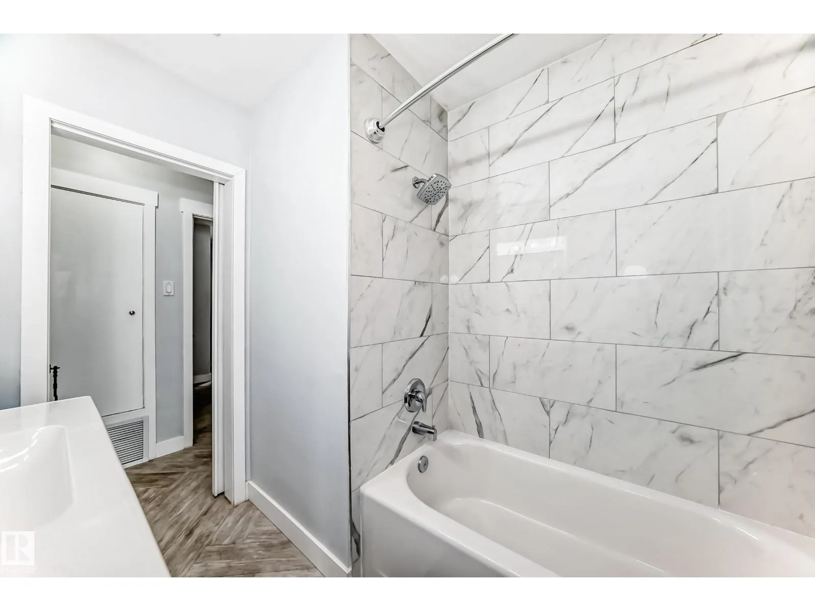 4038 113 AV NW