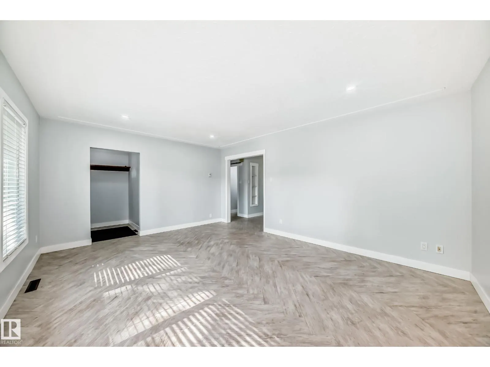 4038 113 AV NW