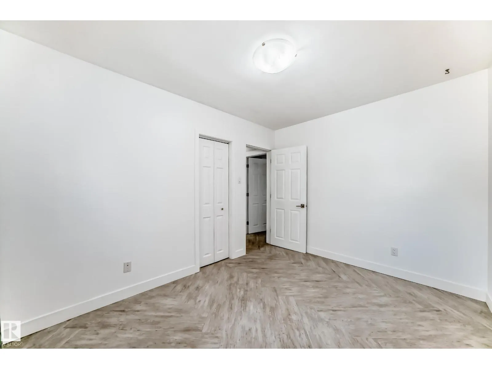 4038 113 AV NW