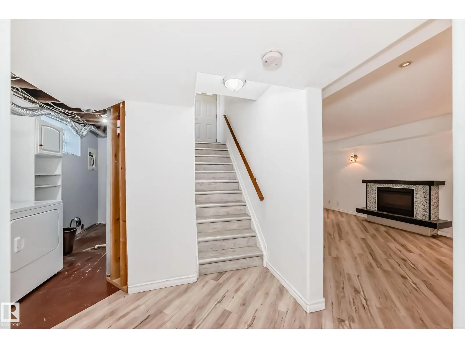 4038 113 AV NW