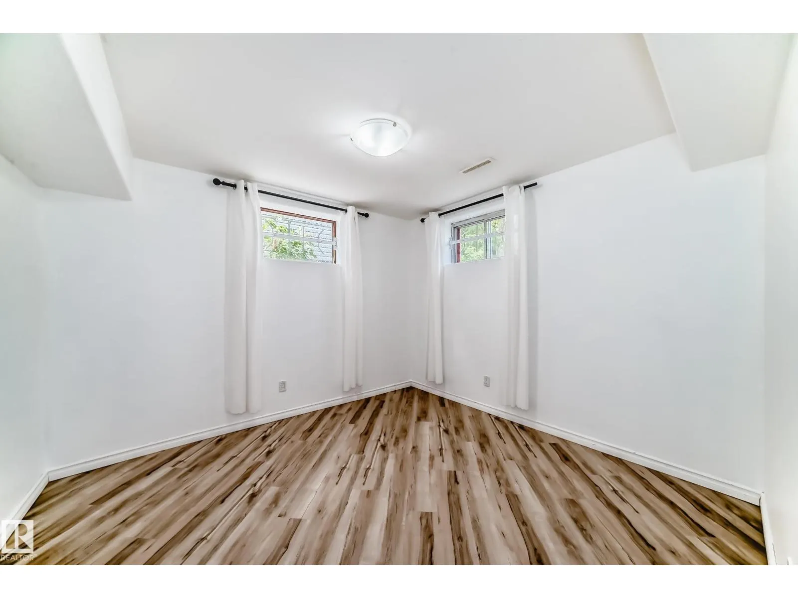 4038 113 AV NW