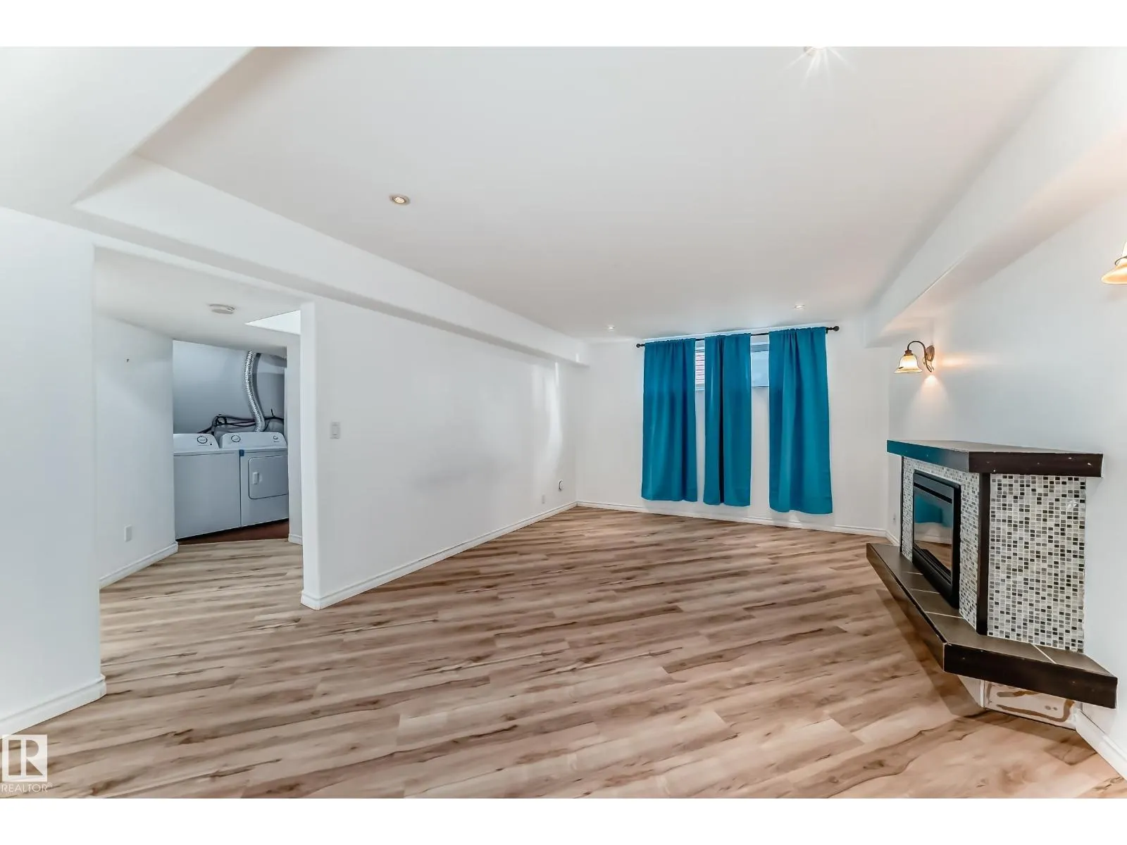 4038 113 AV NW