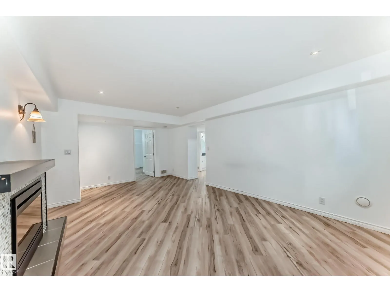 4038 113 AV NW