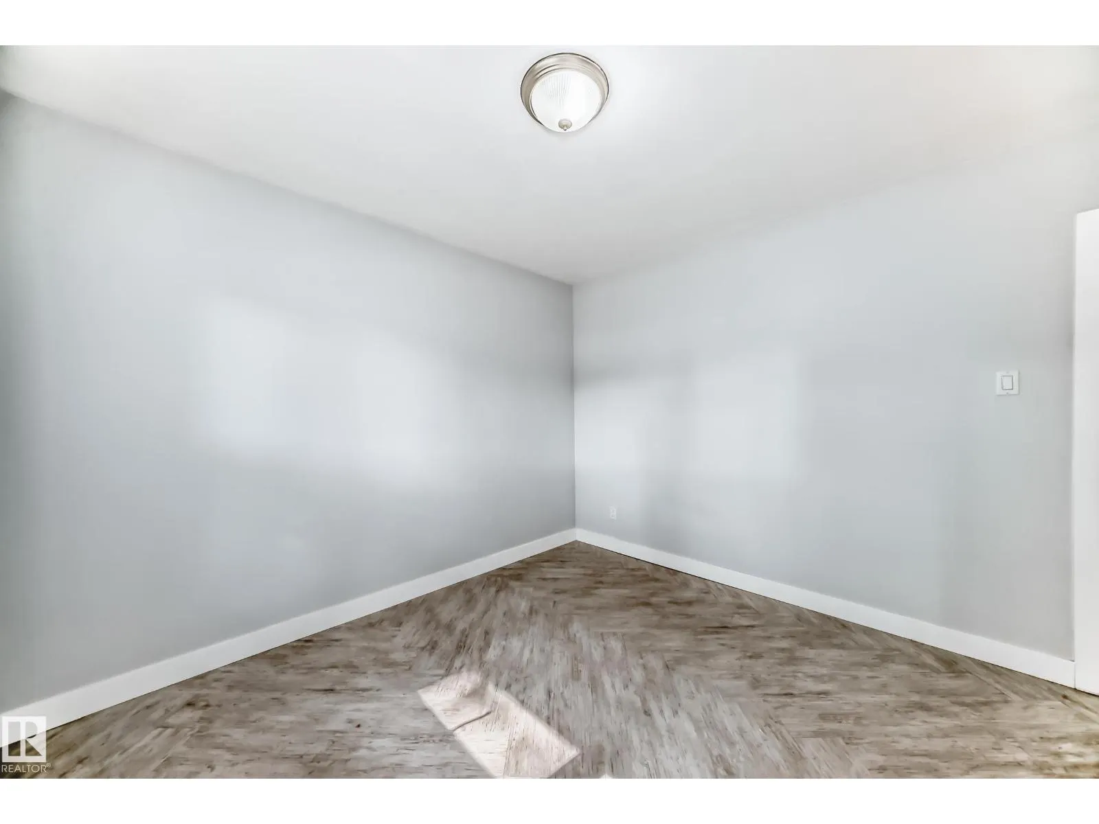 4038 113 AV NW
