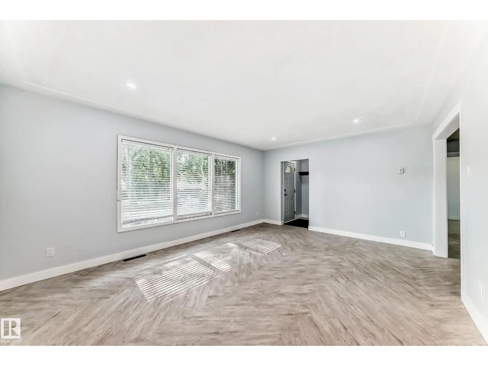 4038 113 AV NW