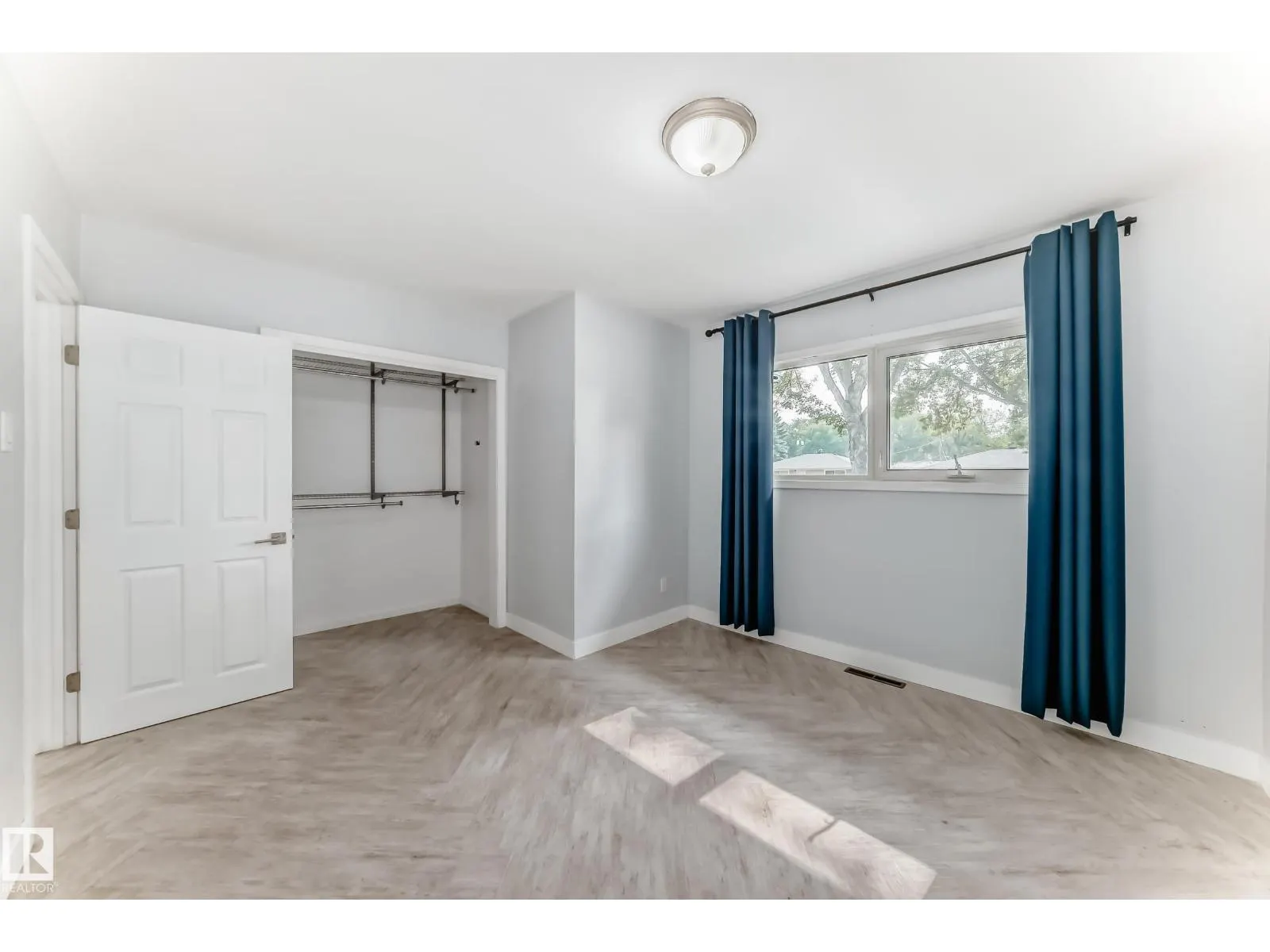 4038 113 AV NW