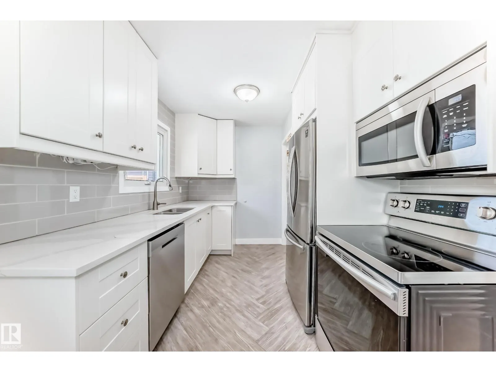 4038 113 AV NW
