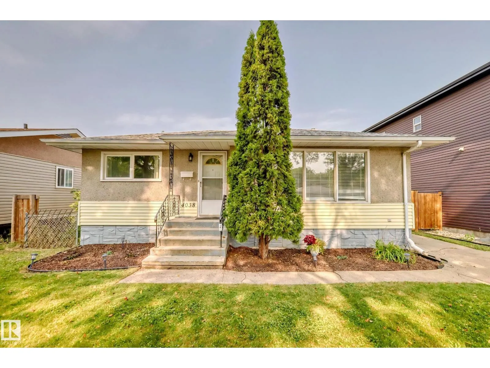 4038 113 AV NW