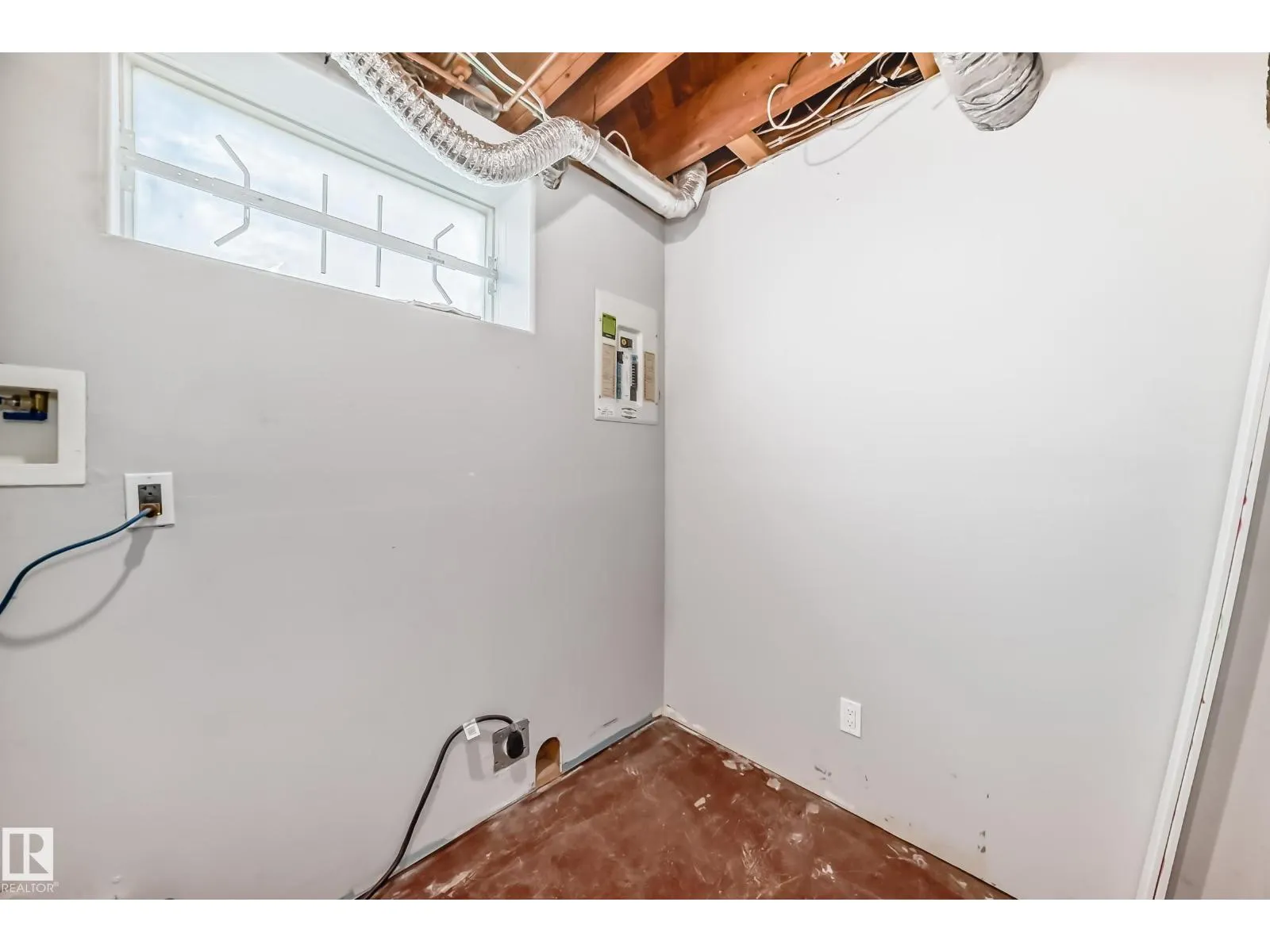 4038 113 AV NW