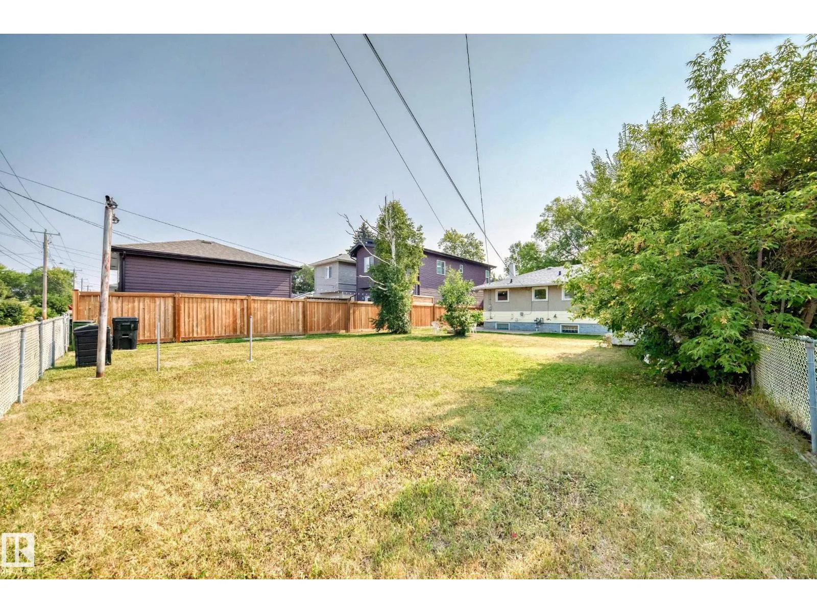 4038 113 AV NW
