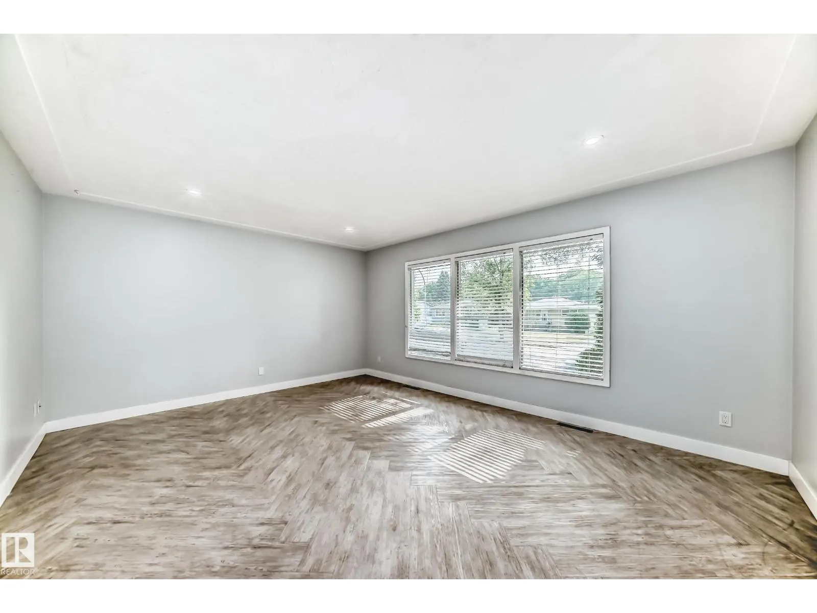 4038 113 AV NW