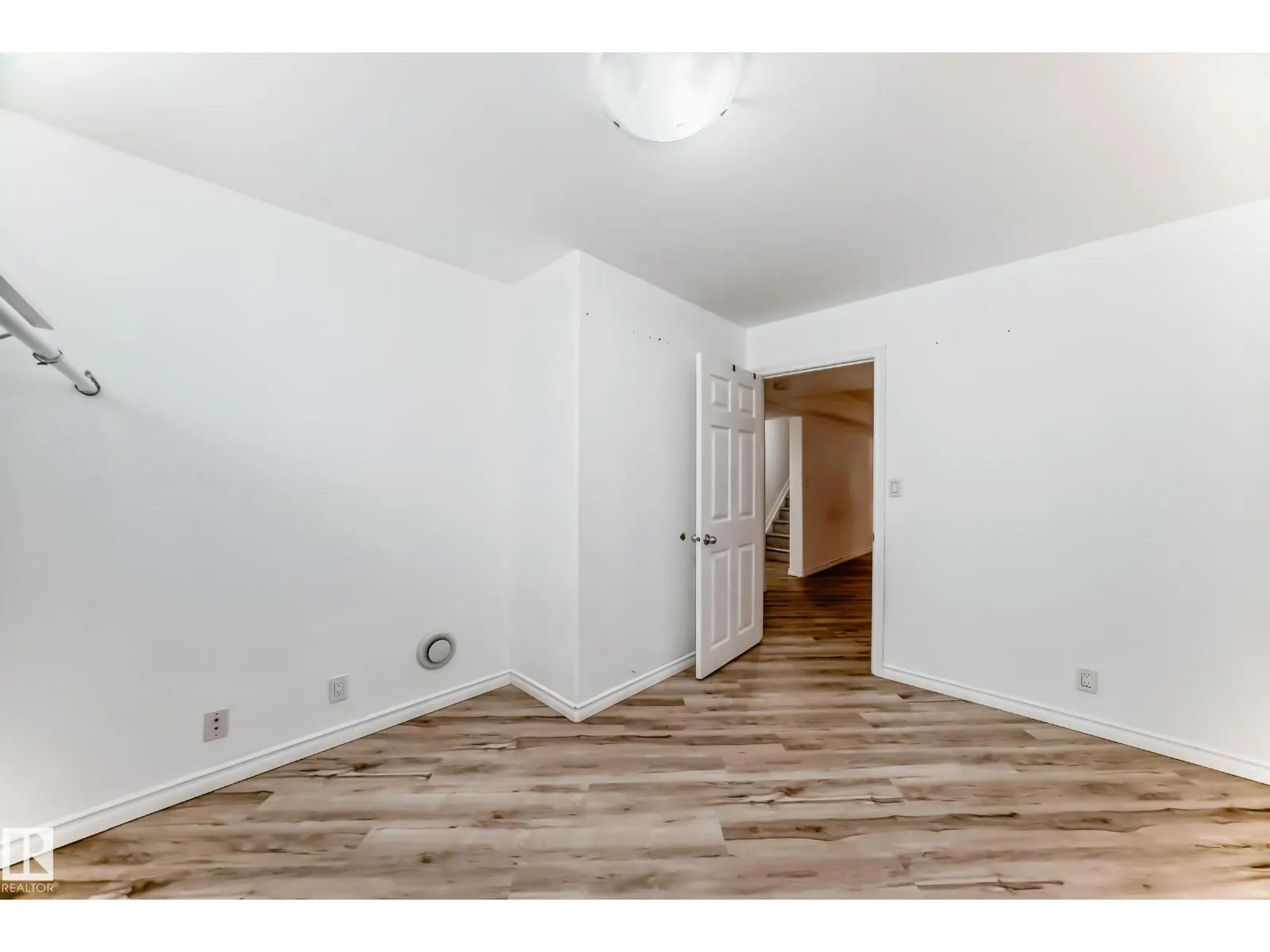 4038 113 AV NW