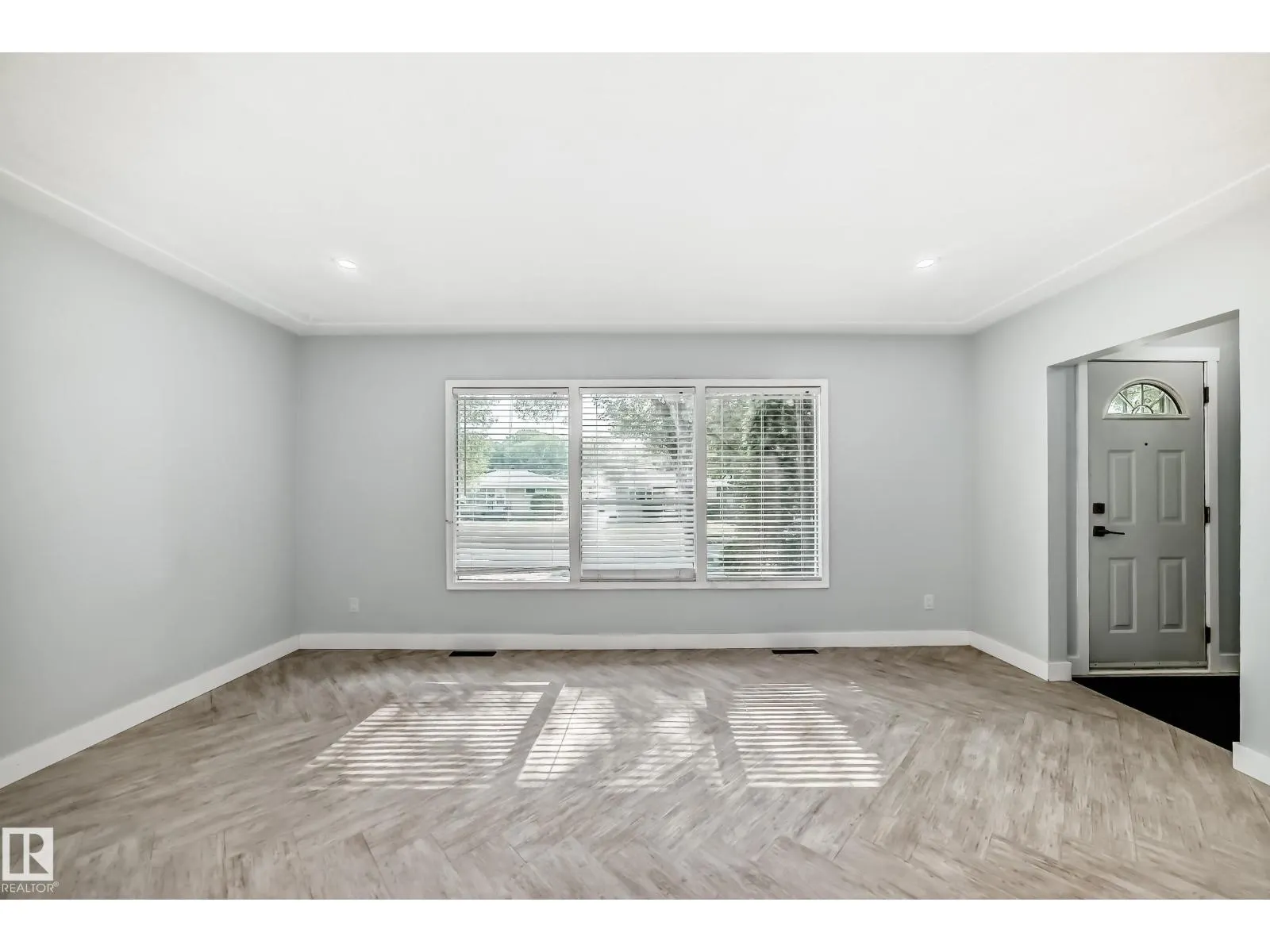 4038 113 AV NW