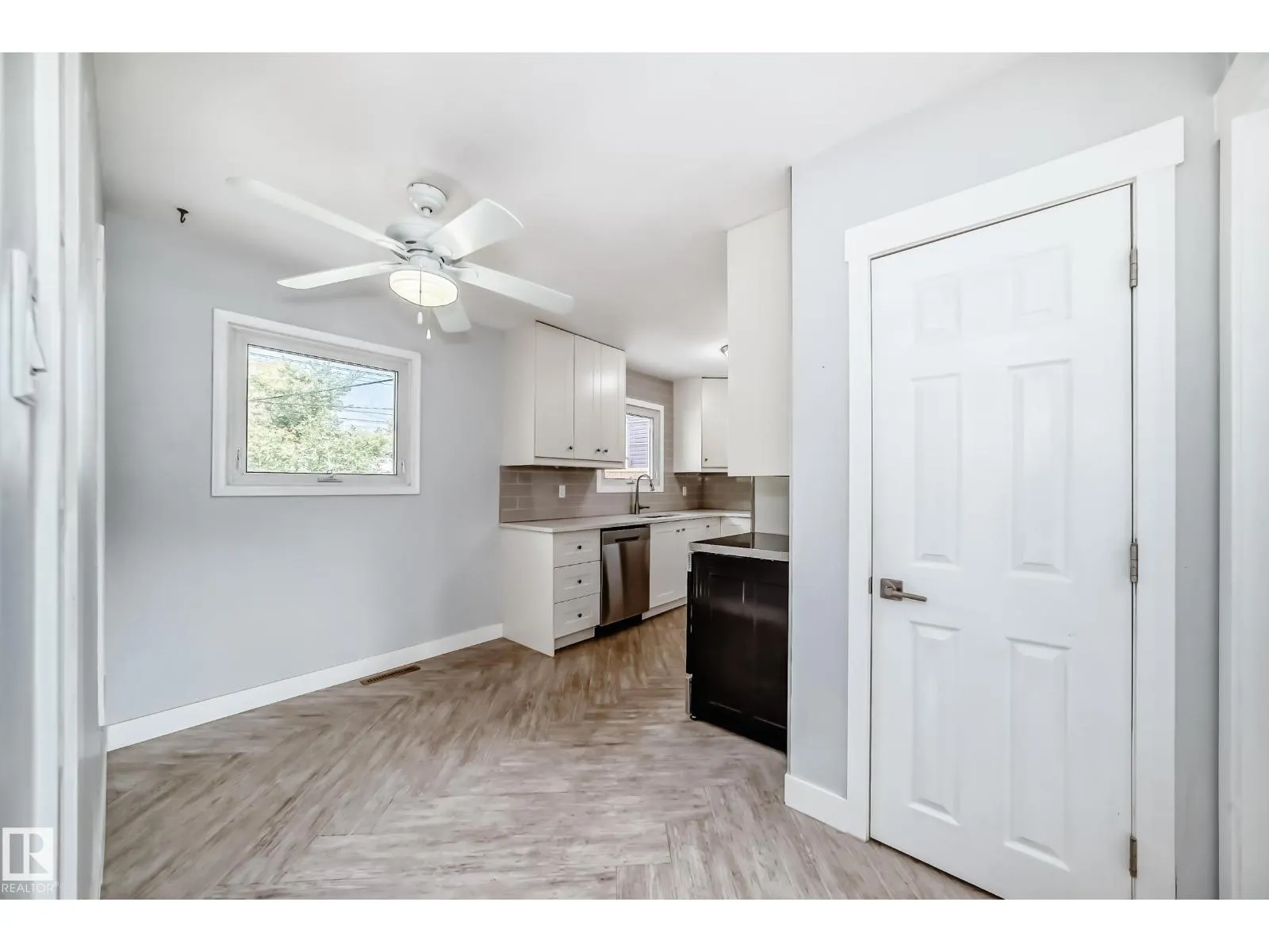 4038 113 AV NW