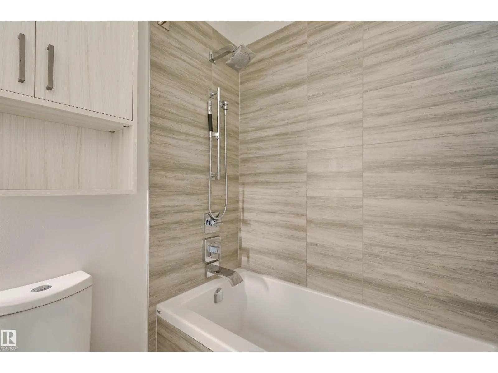 #3412 10360 102 ST NW