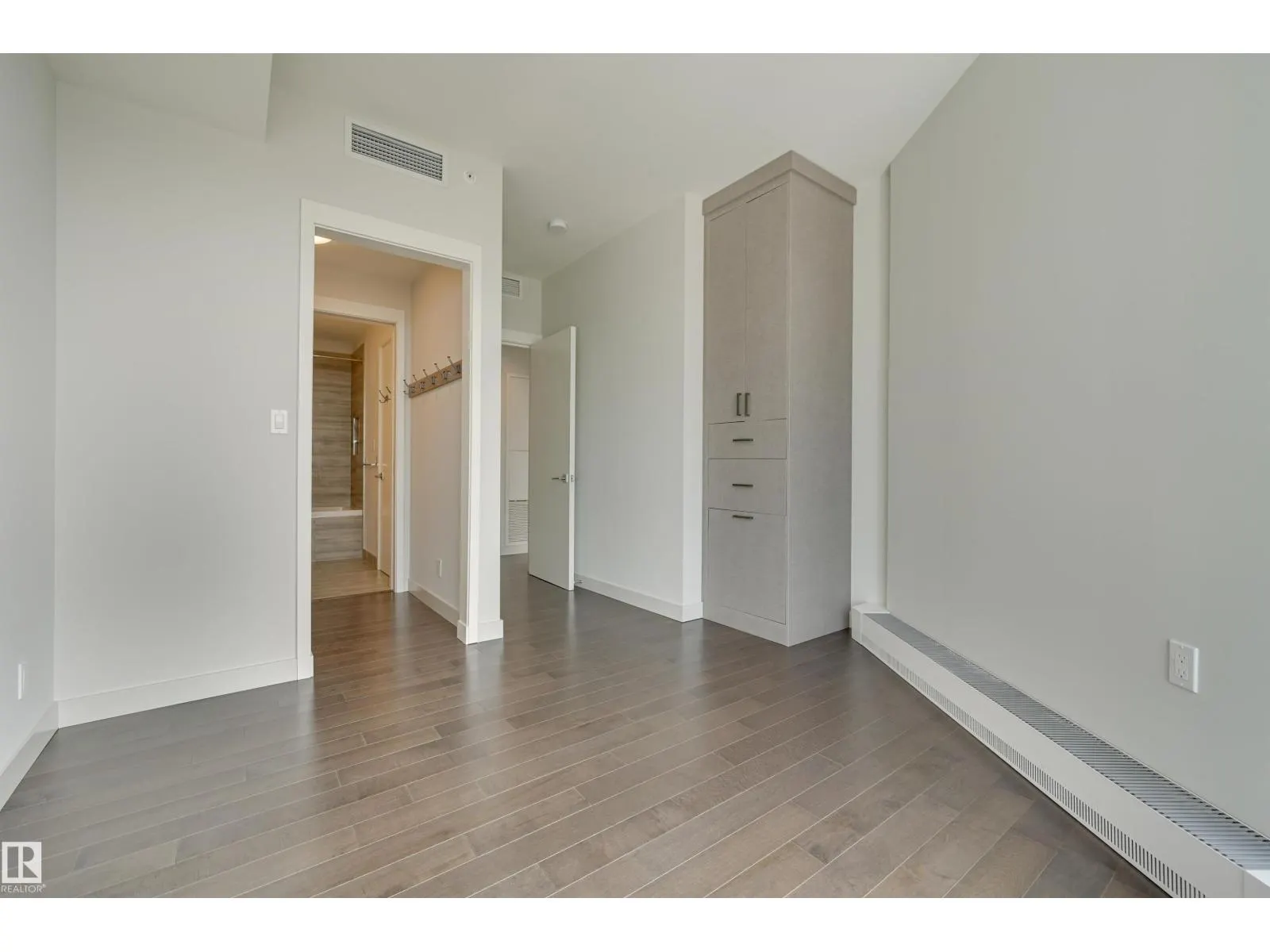 #3412 10360 102 ST NW