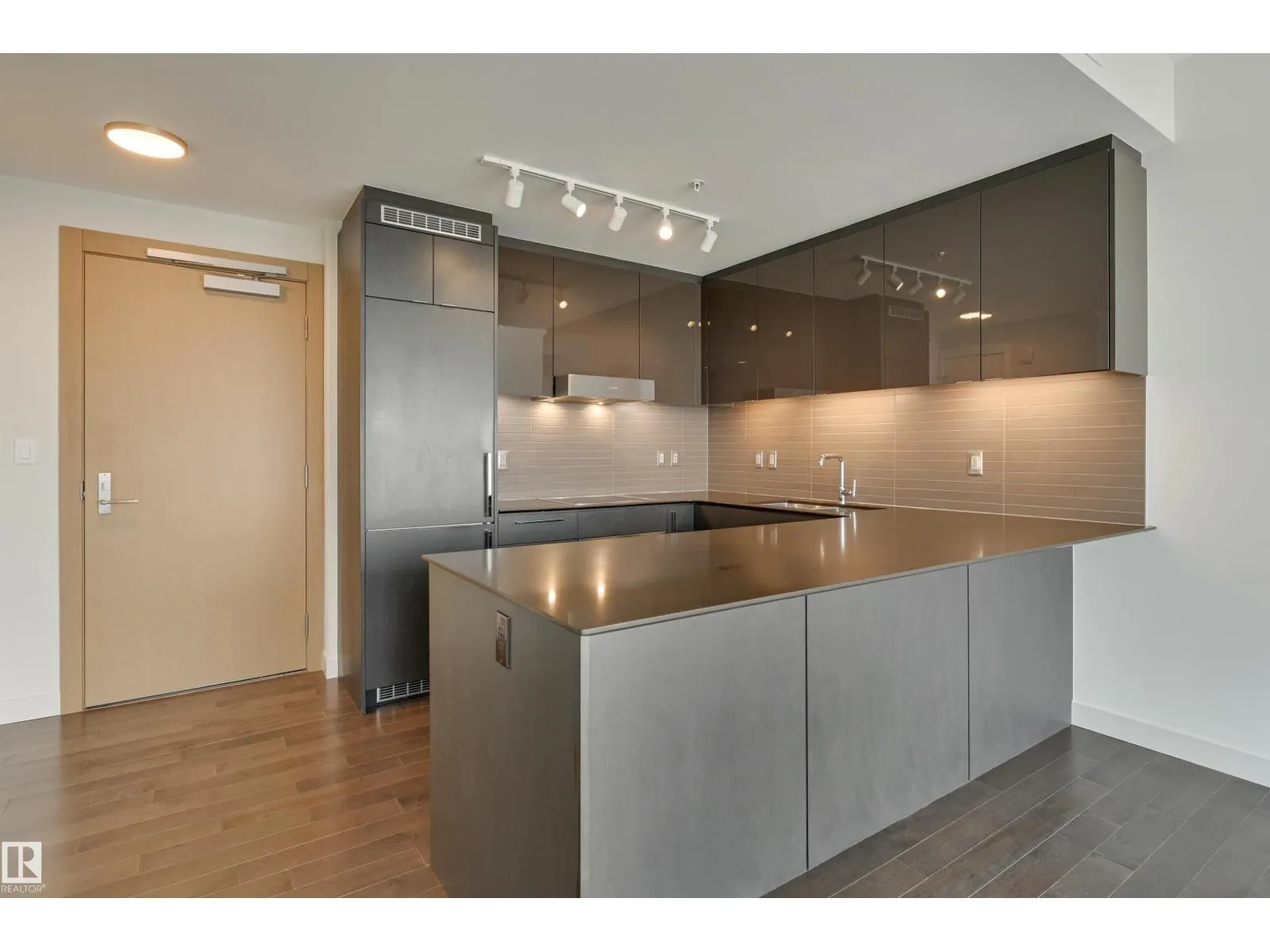 #3412 10360 102 ST NW