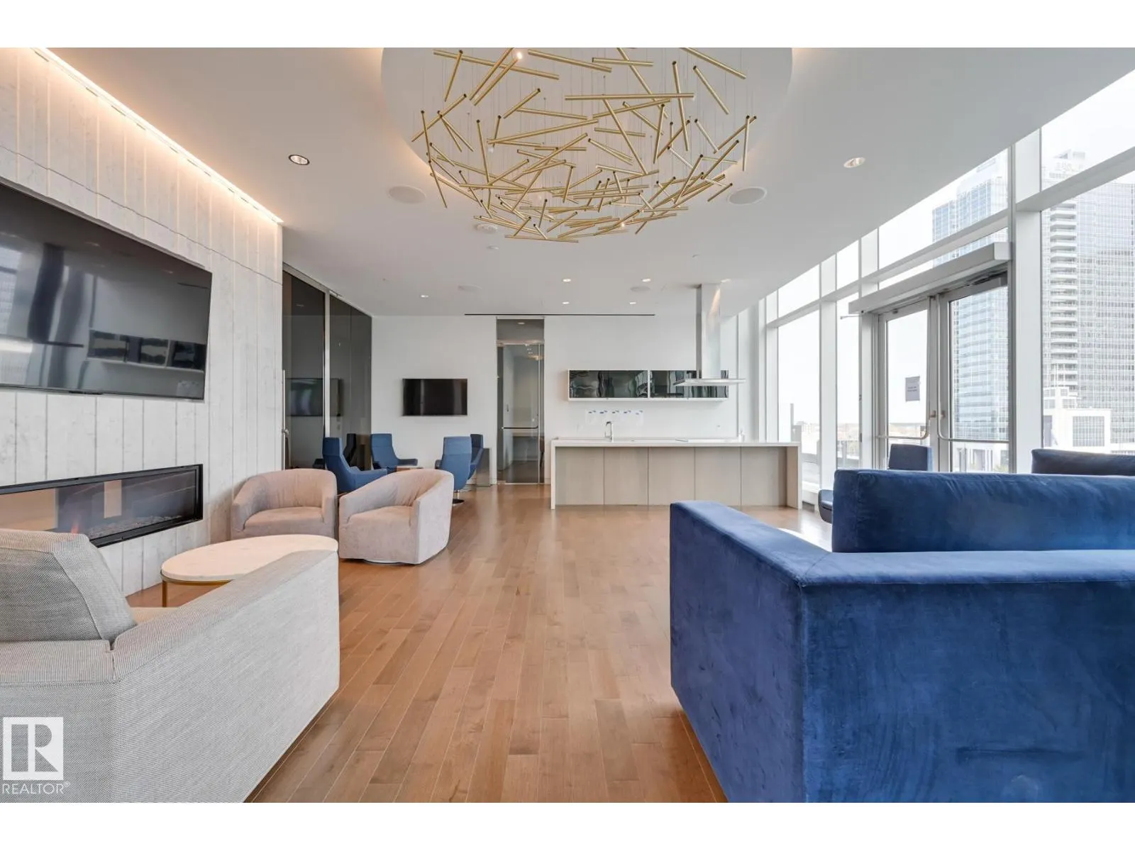 #3412 10360 102 ST NW