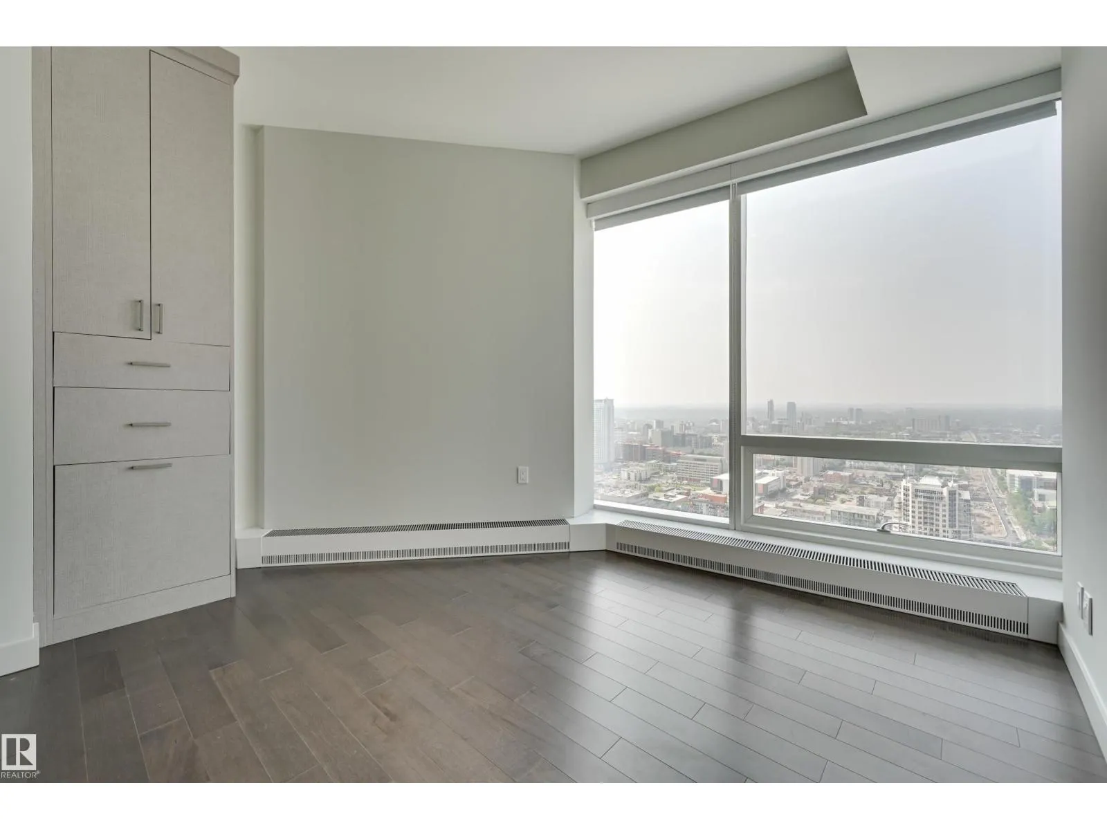 #3412 10360 102 ST NW