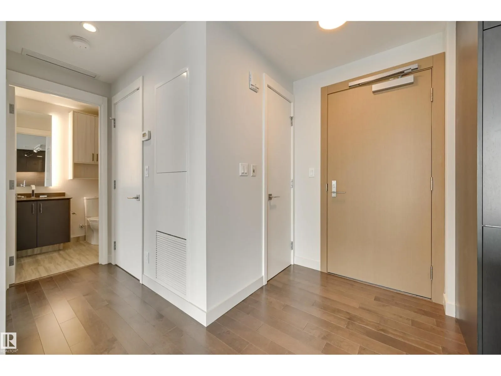 #3412 10360 102 ST NW