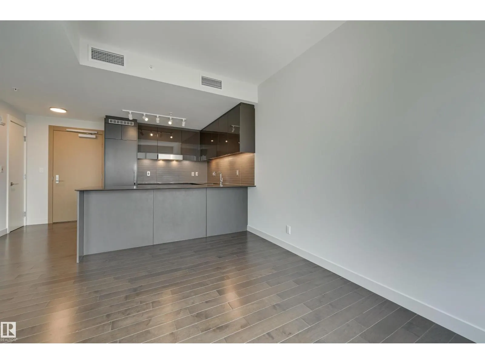 #3412 10360 102 ST NW