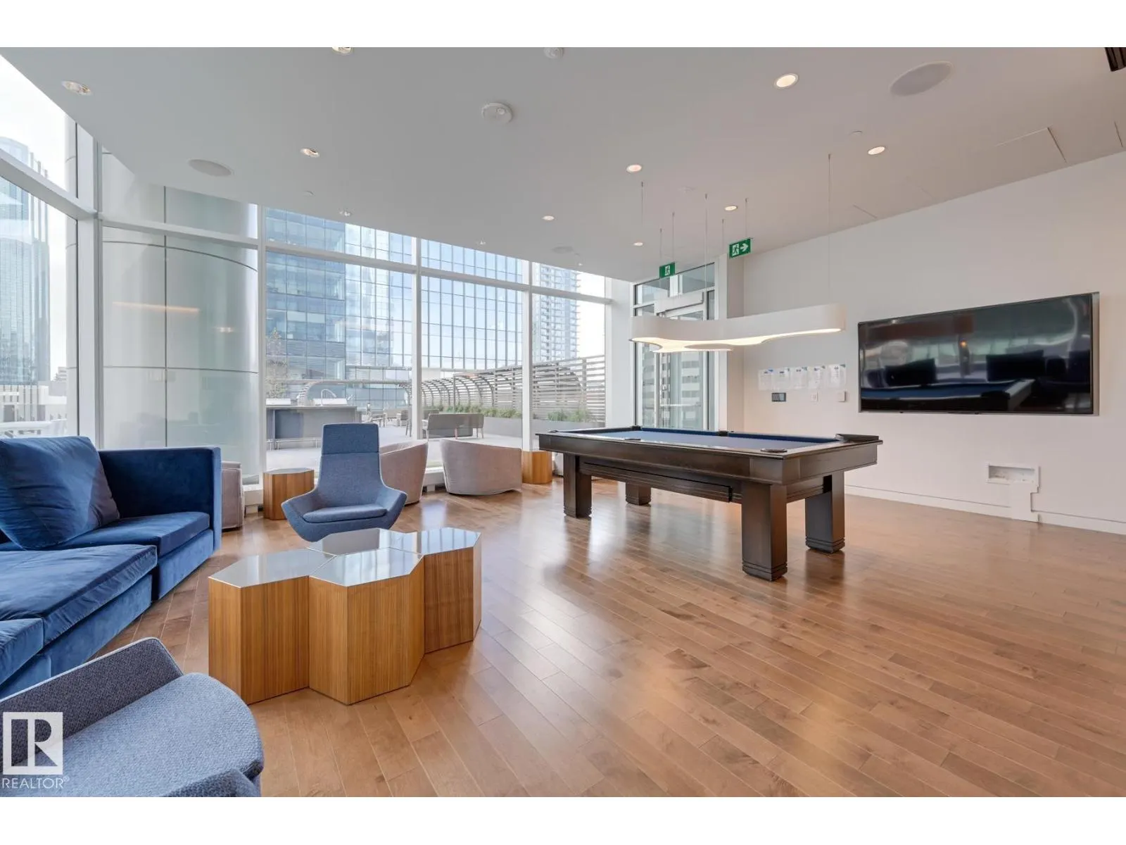 #3412 10360 102 ST NW