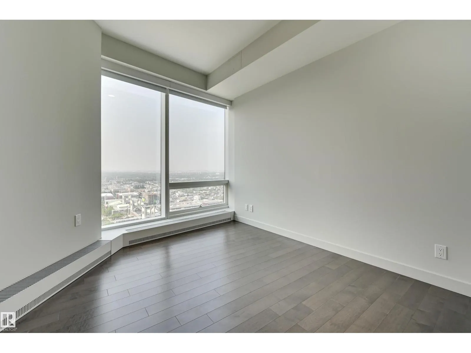 #3412 10360 102 ST NW