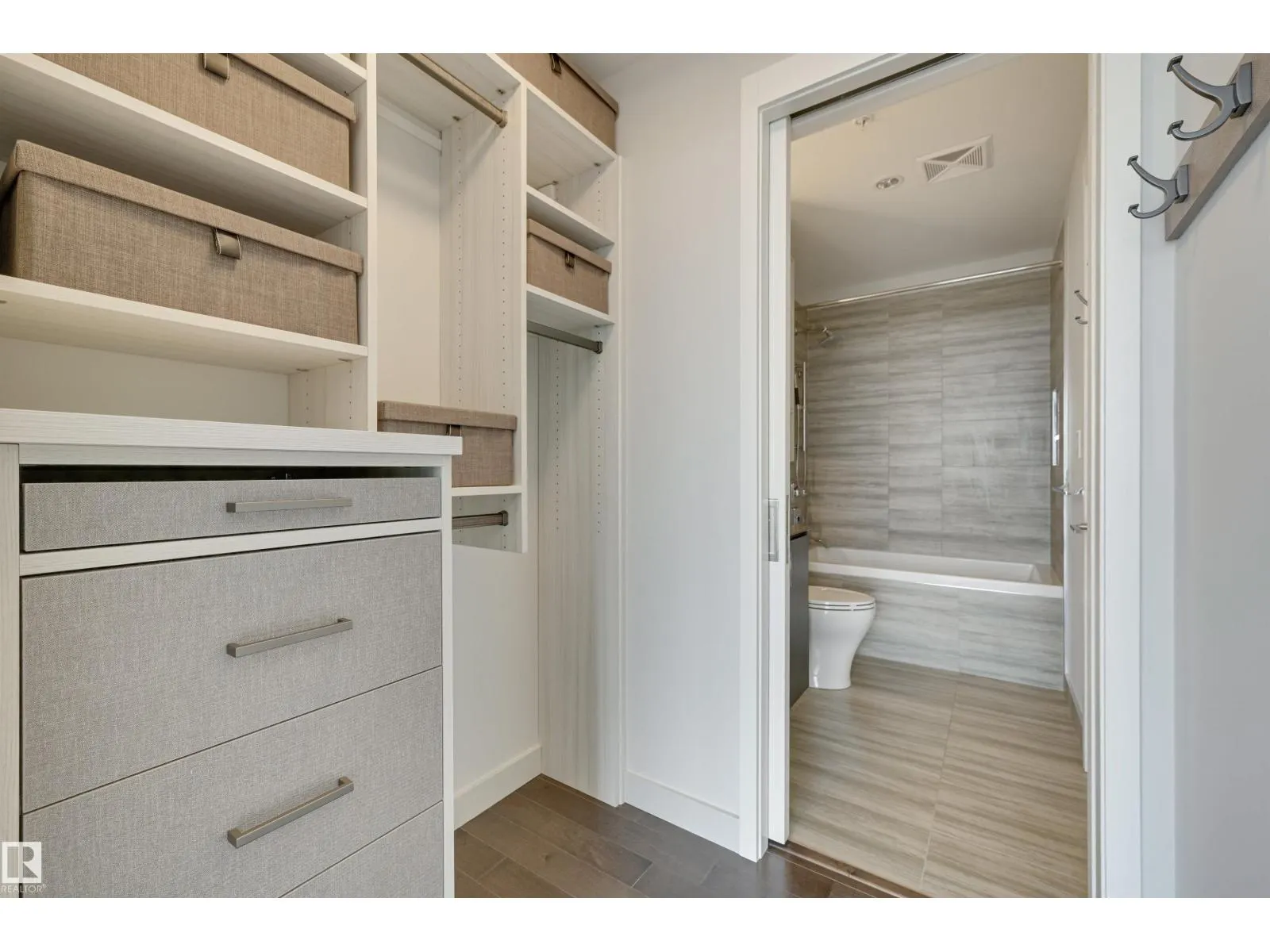 #3412 10360 102 ST NW