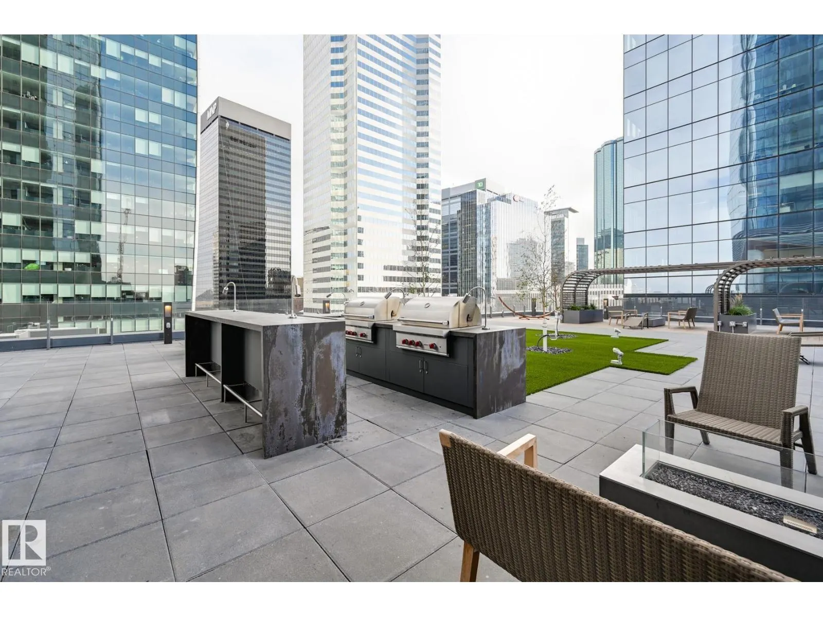 #3412 10360 102 ST NW