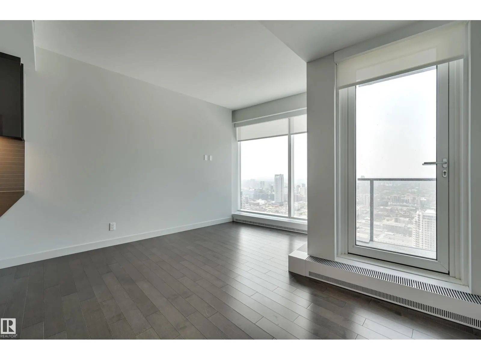 #3412 10360 102 ST NW
