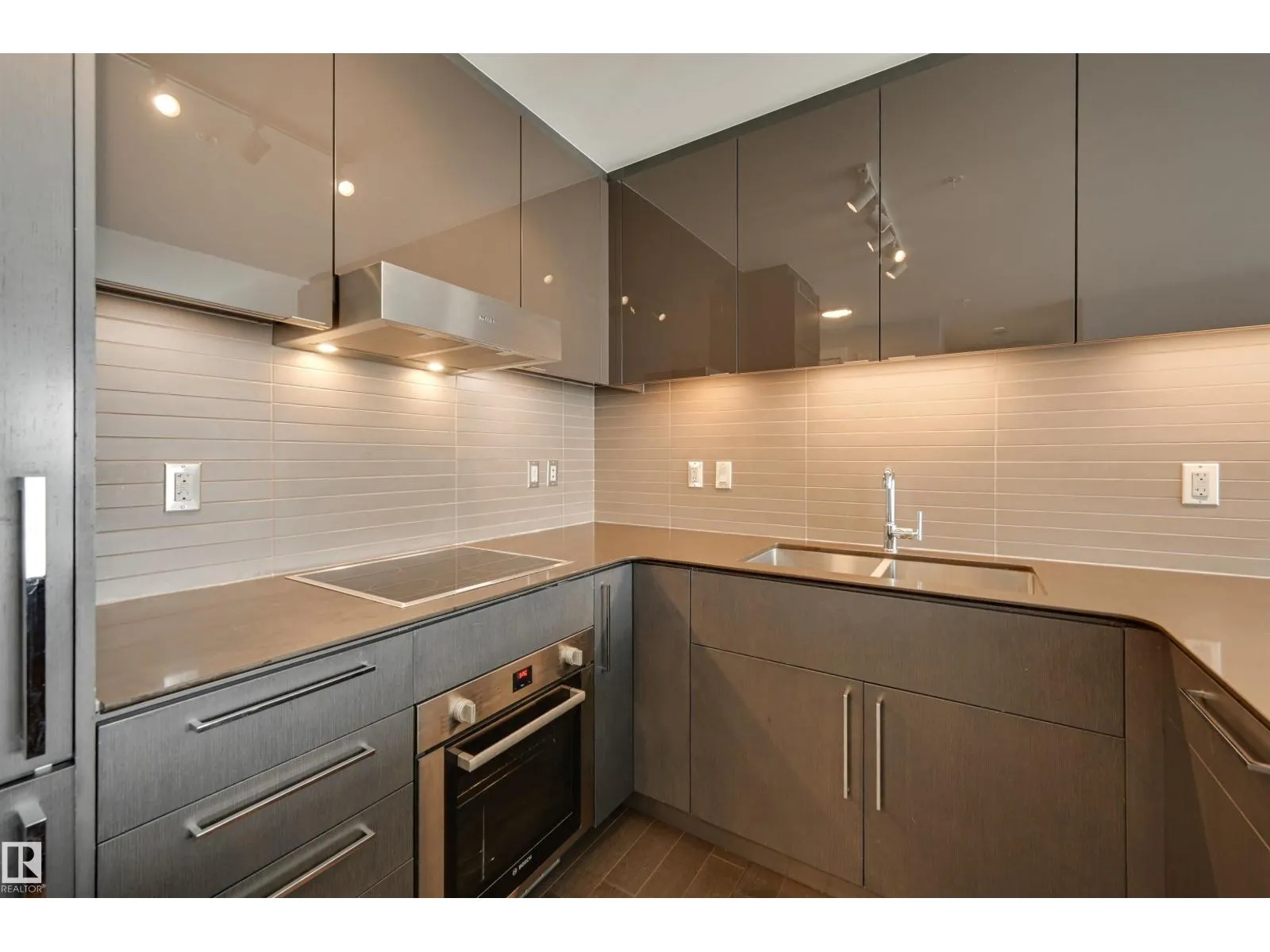 #3412 10360 102 ST NW
