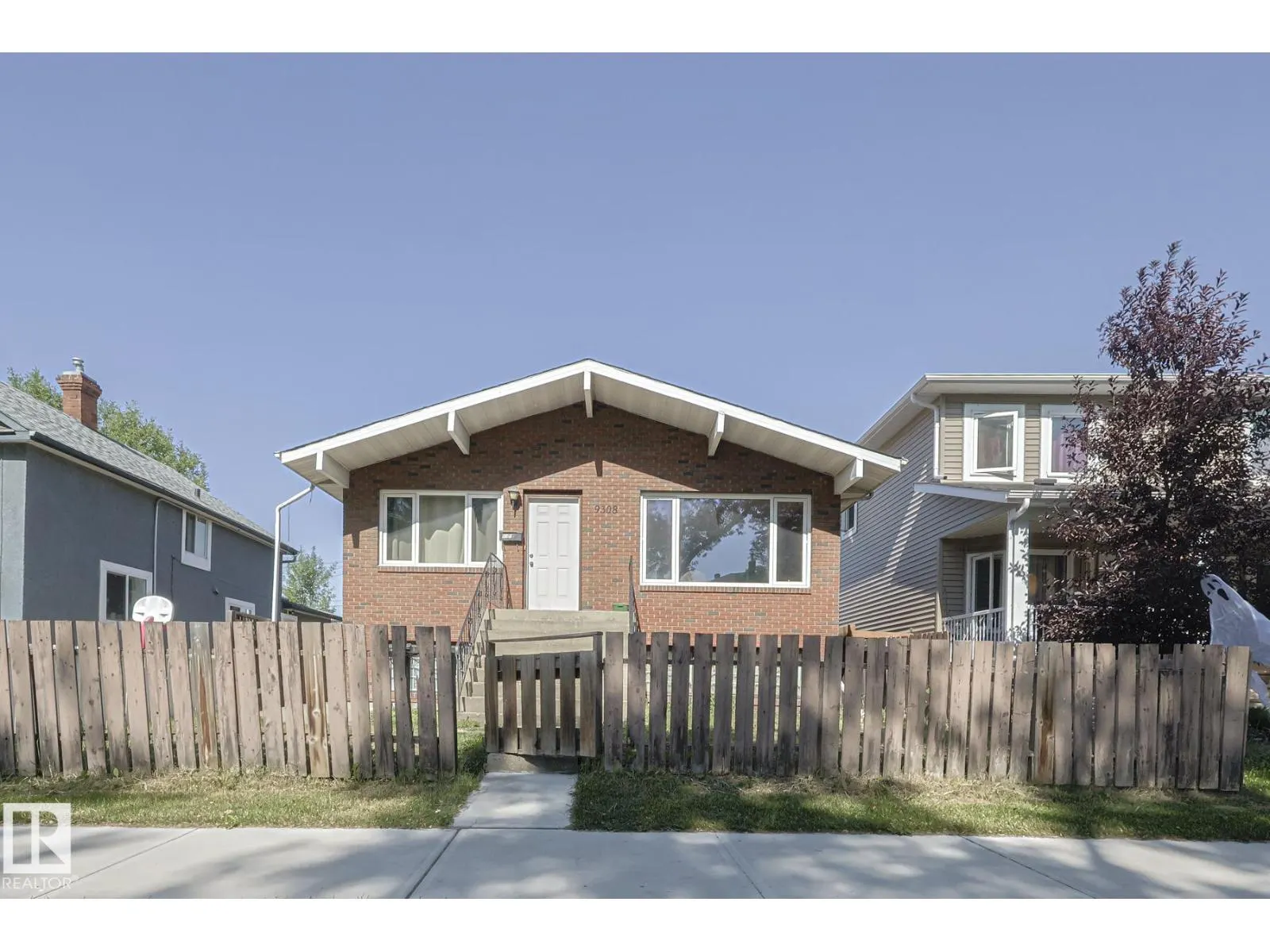 9308A & 9308B 109A AV NW