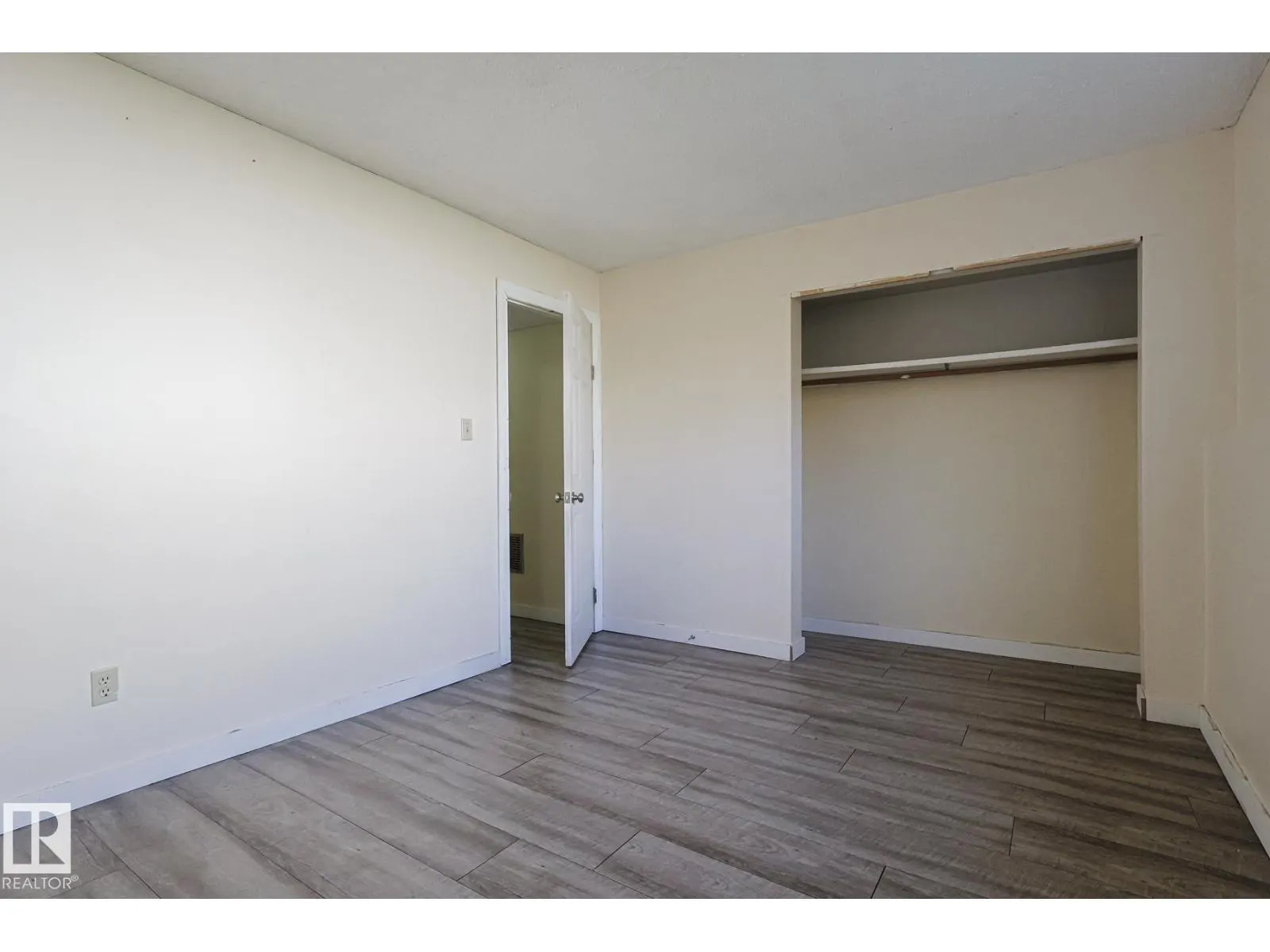 9308A & 9308B 109A AV NW