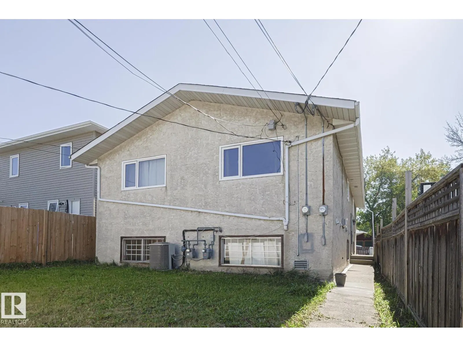 9308A & 9308B 109A AV NW