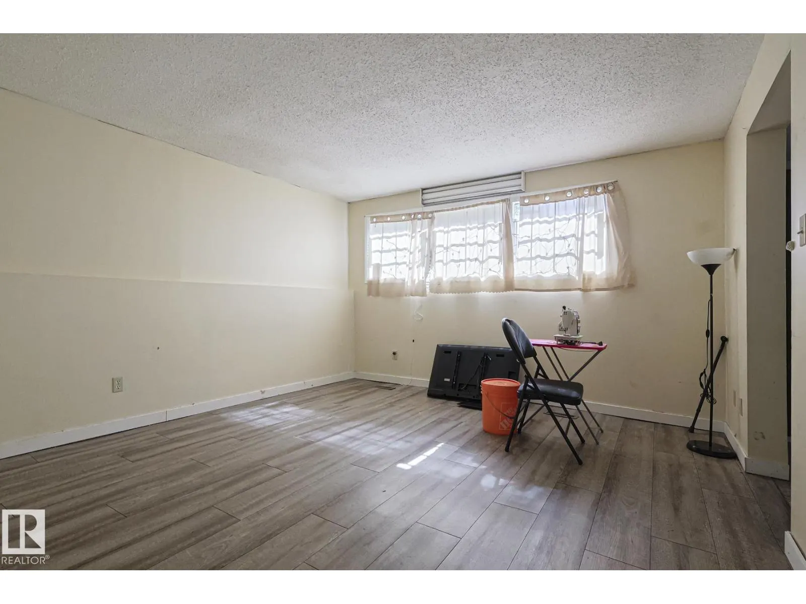 9308A & 9308B 109A AV NW