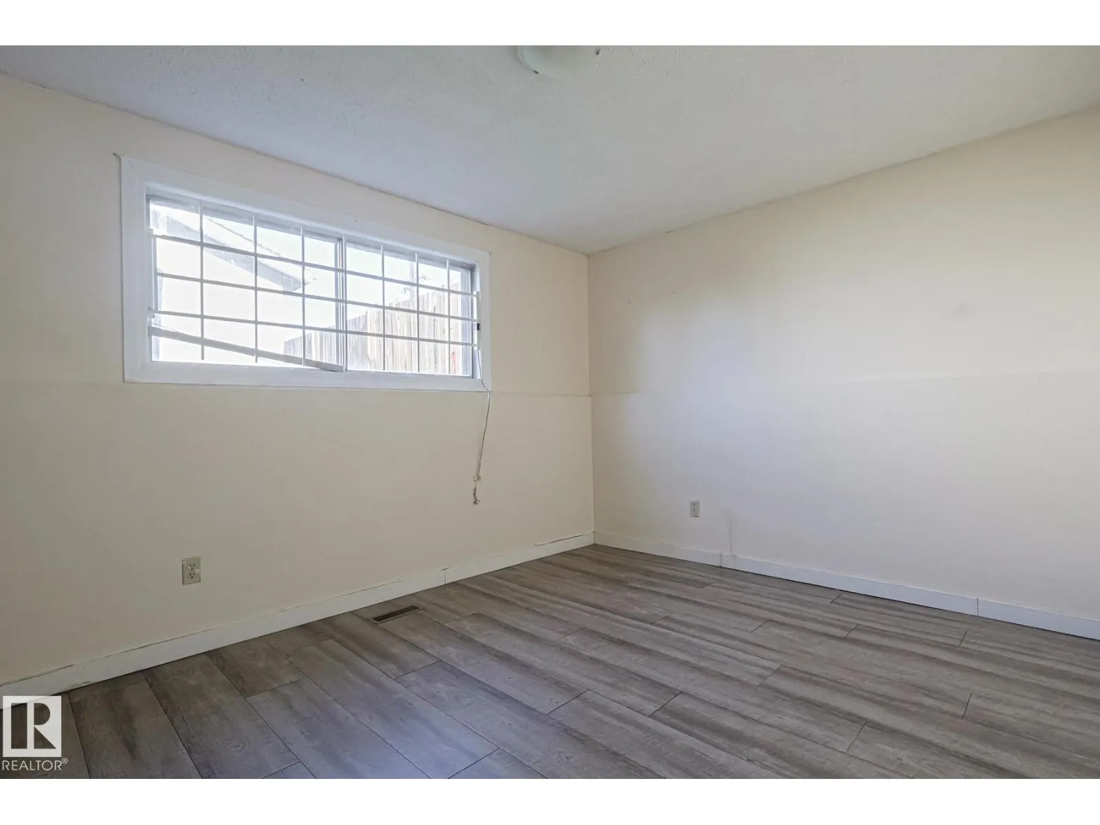 9308A & 9308B 109A AV NW