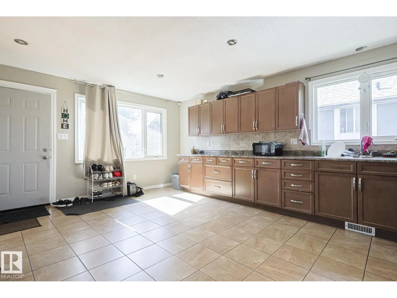 9308A & 9308B 109A AV NW