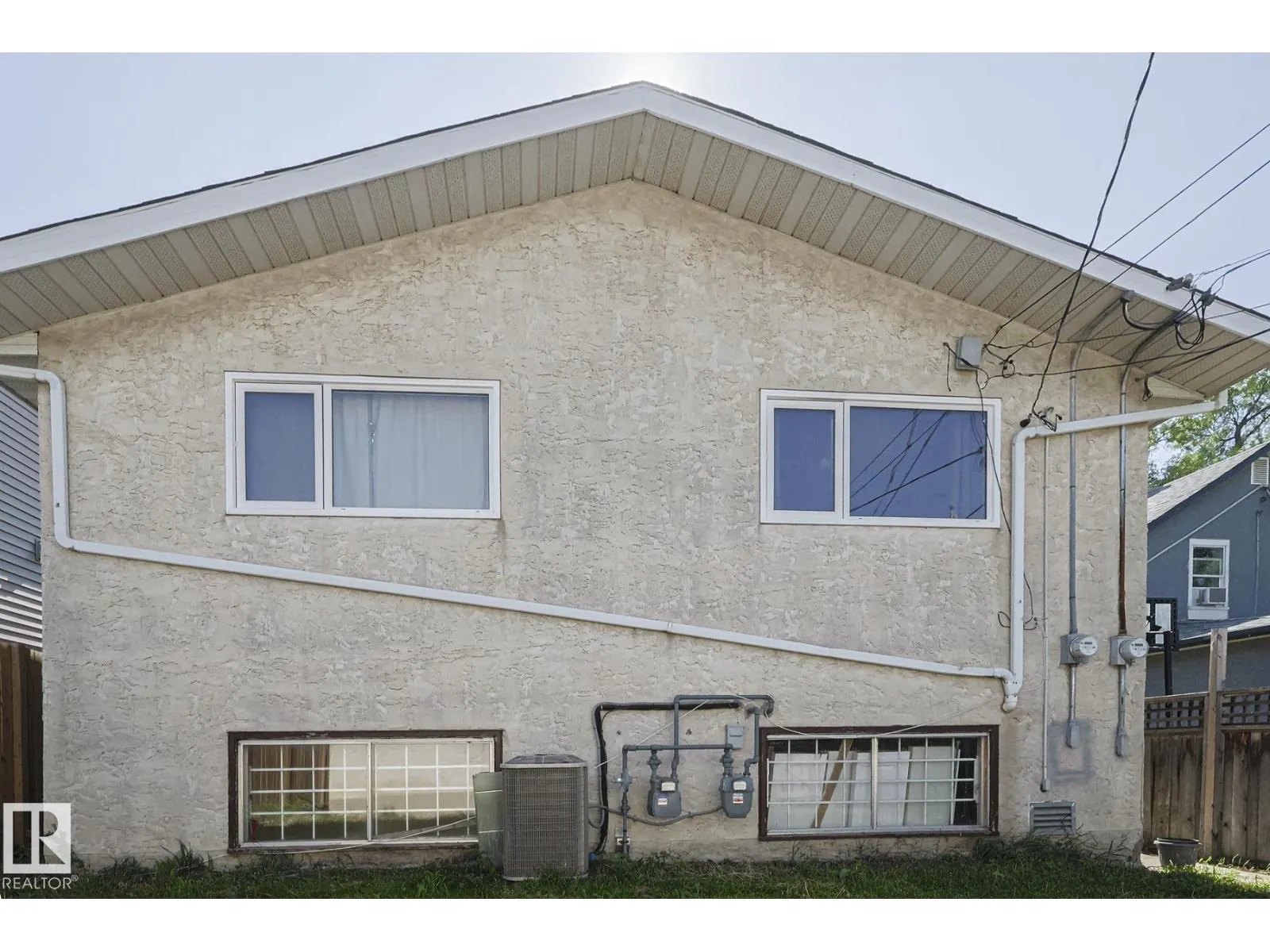 9308A & 9308B 109A AV NW