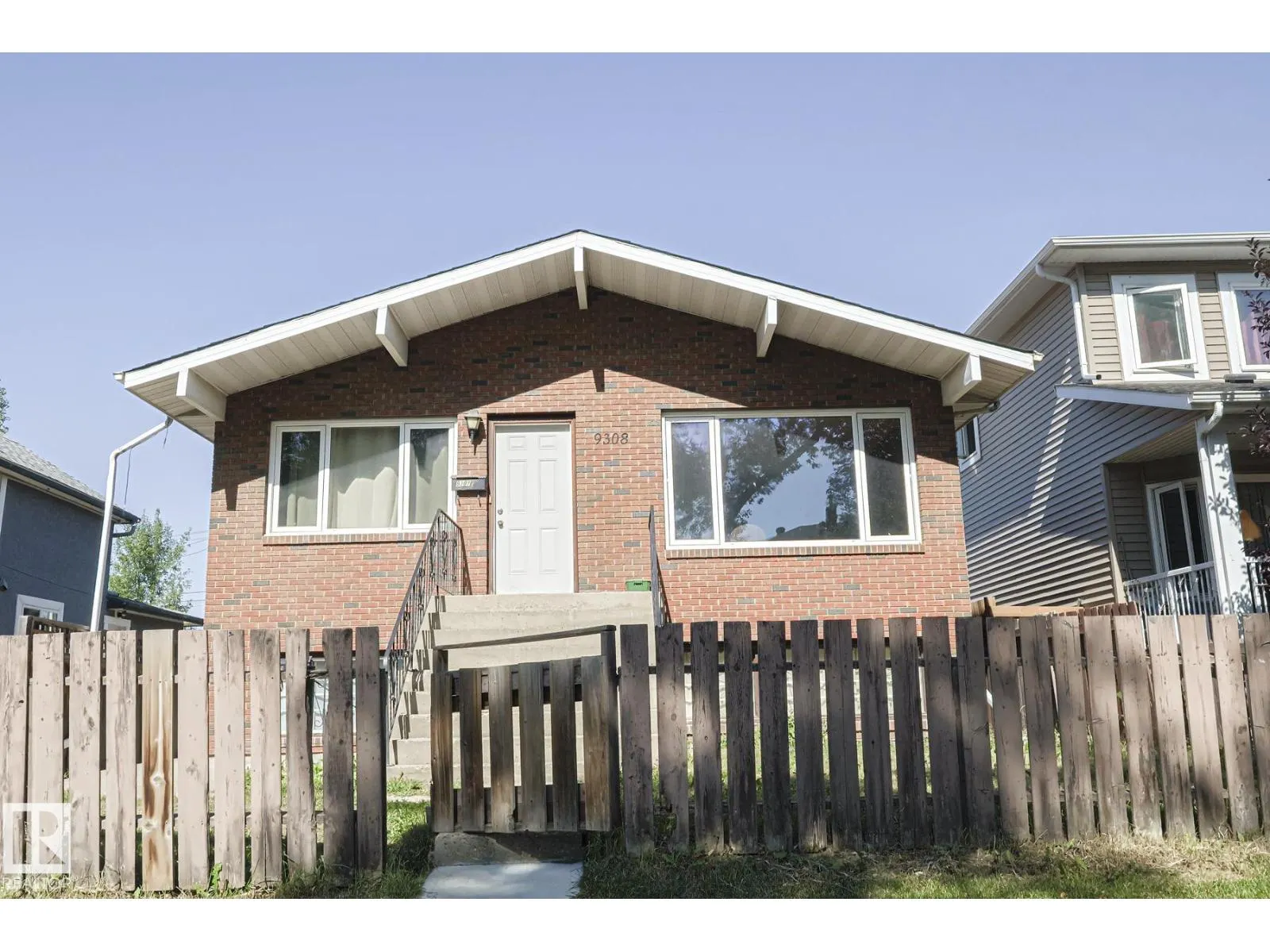 9308A & 9308B 109A AV NW