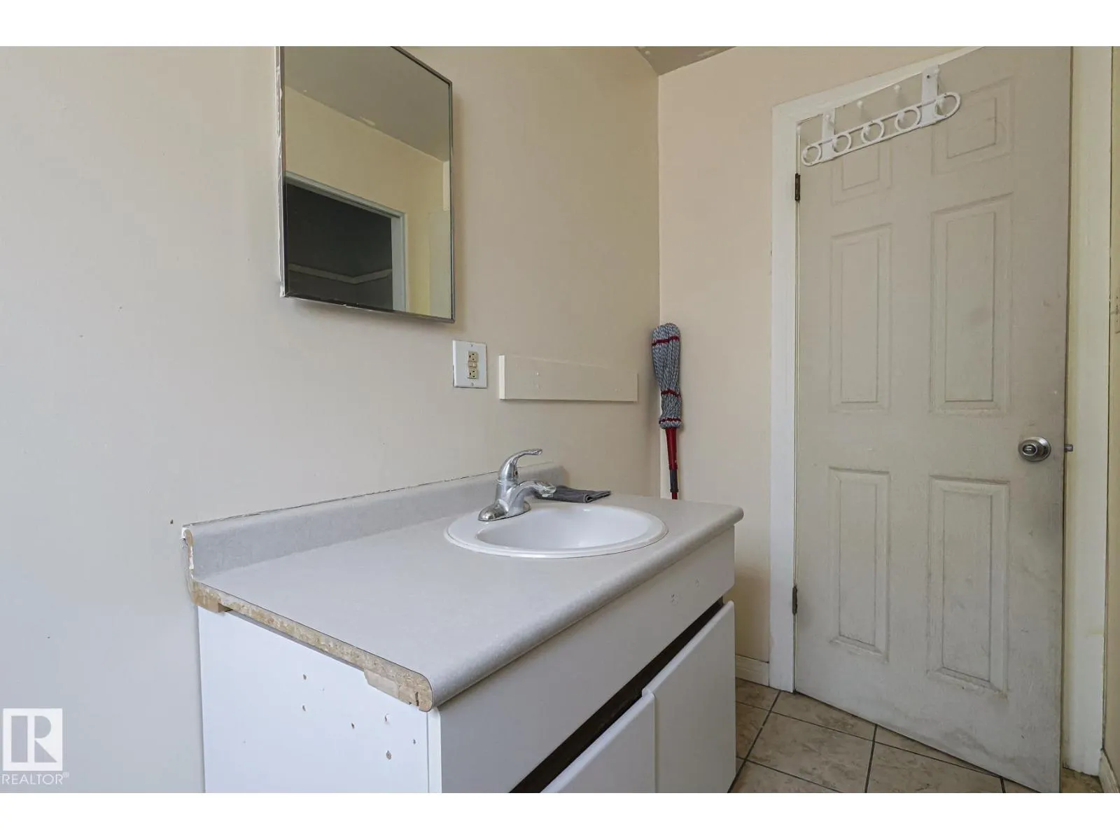 9308A & 9308B 109A AV NW