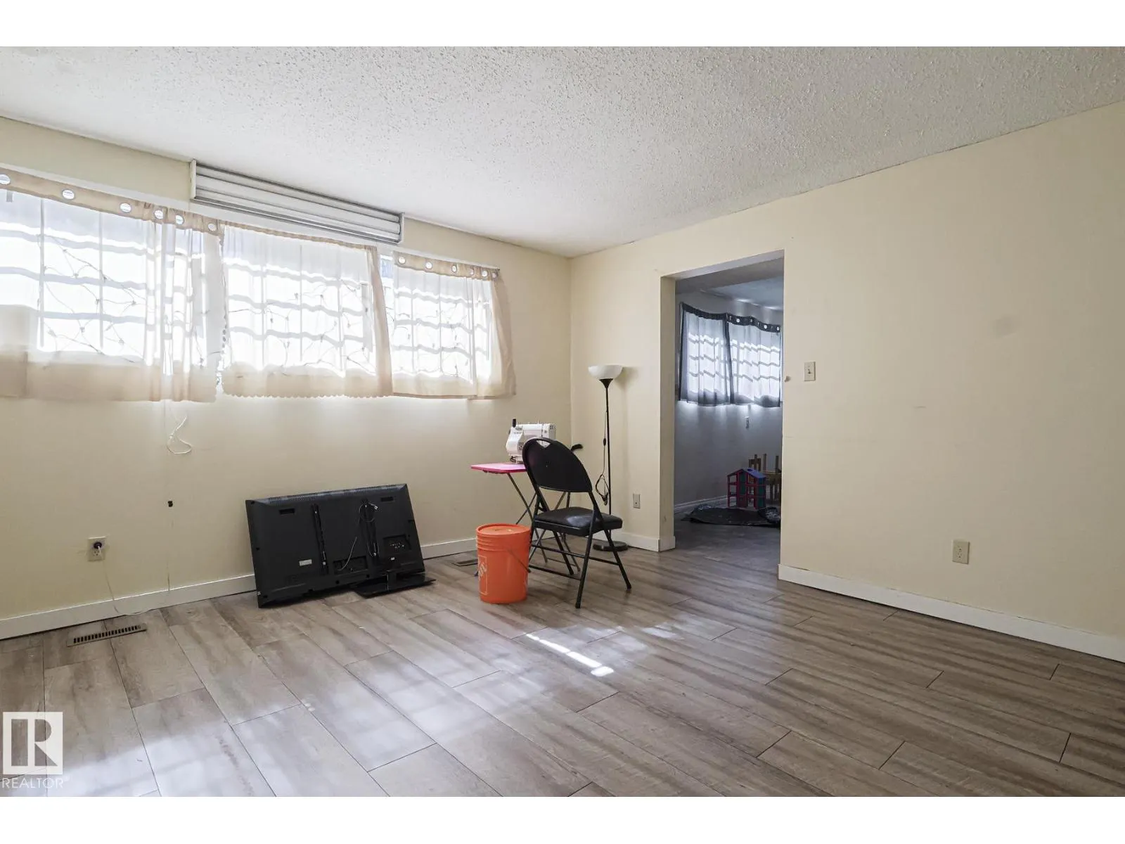 9308A & 9308B 109A AV NW