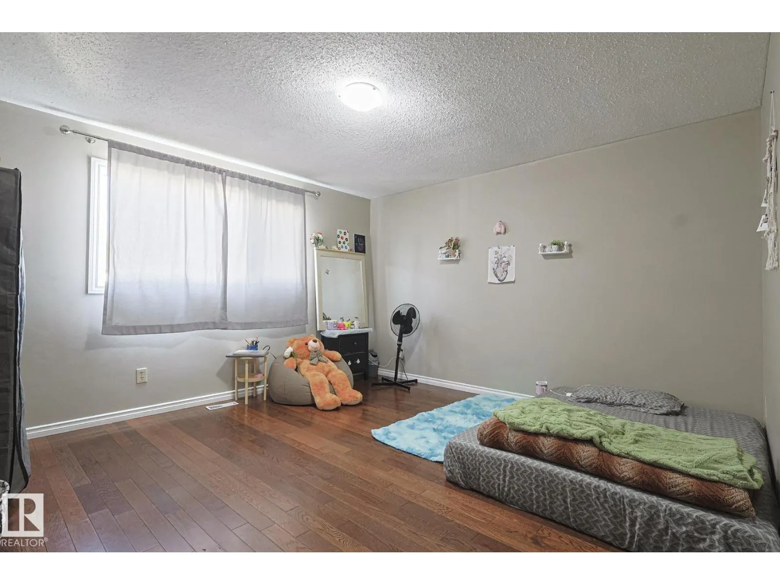 9308A & 9308B 109A AV NW