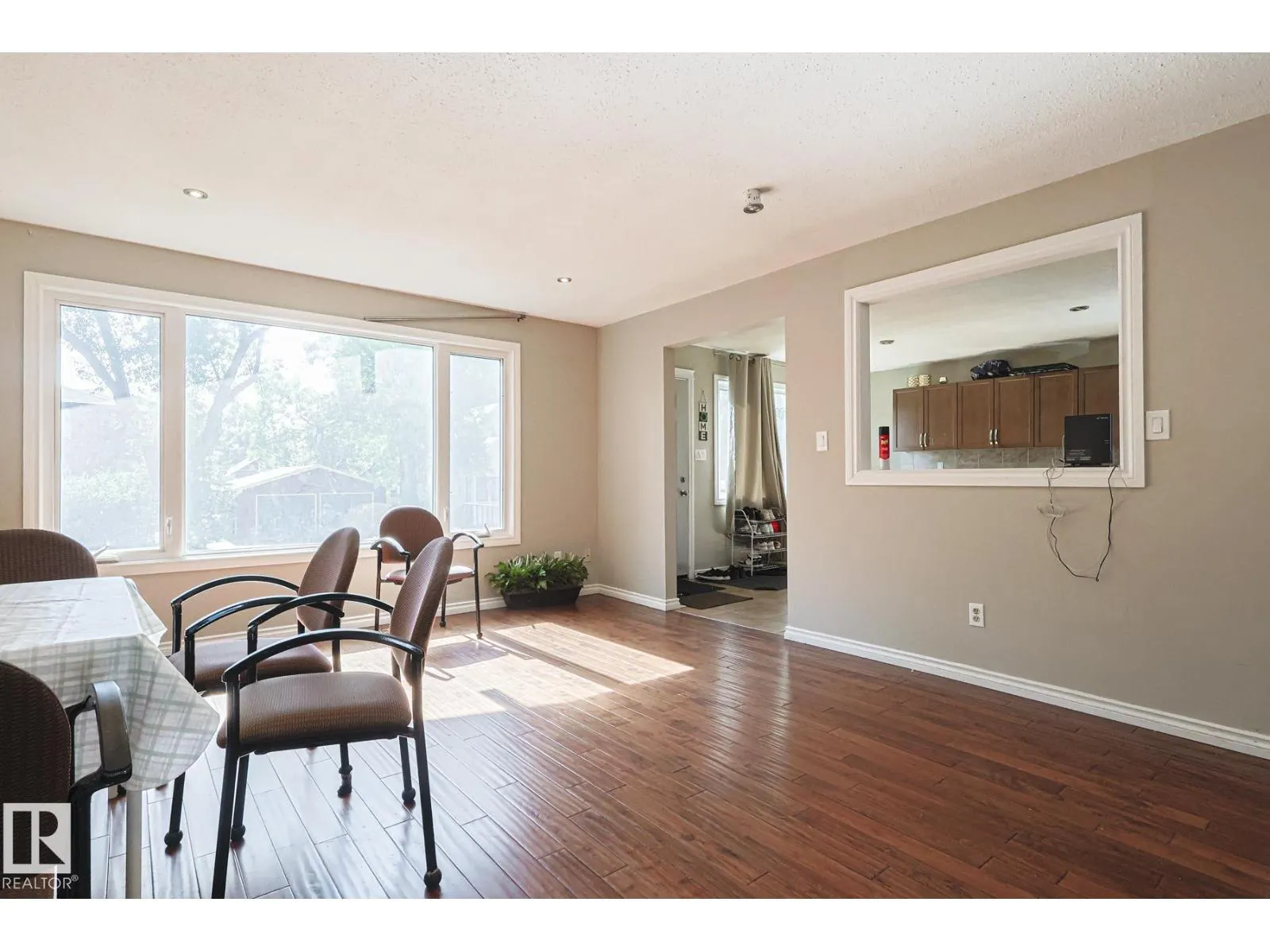 9308A & 9308B 109A AV NW