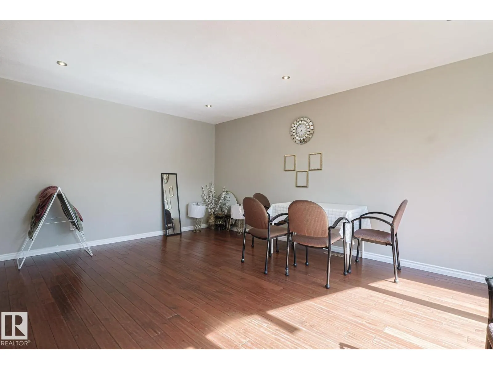 9308A & 9308B 109A AV NW
