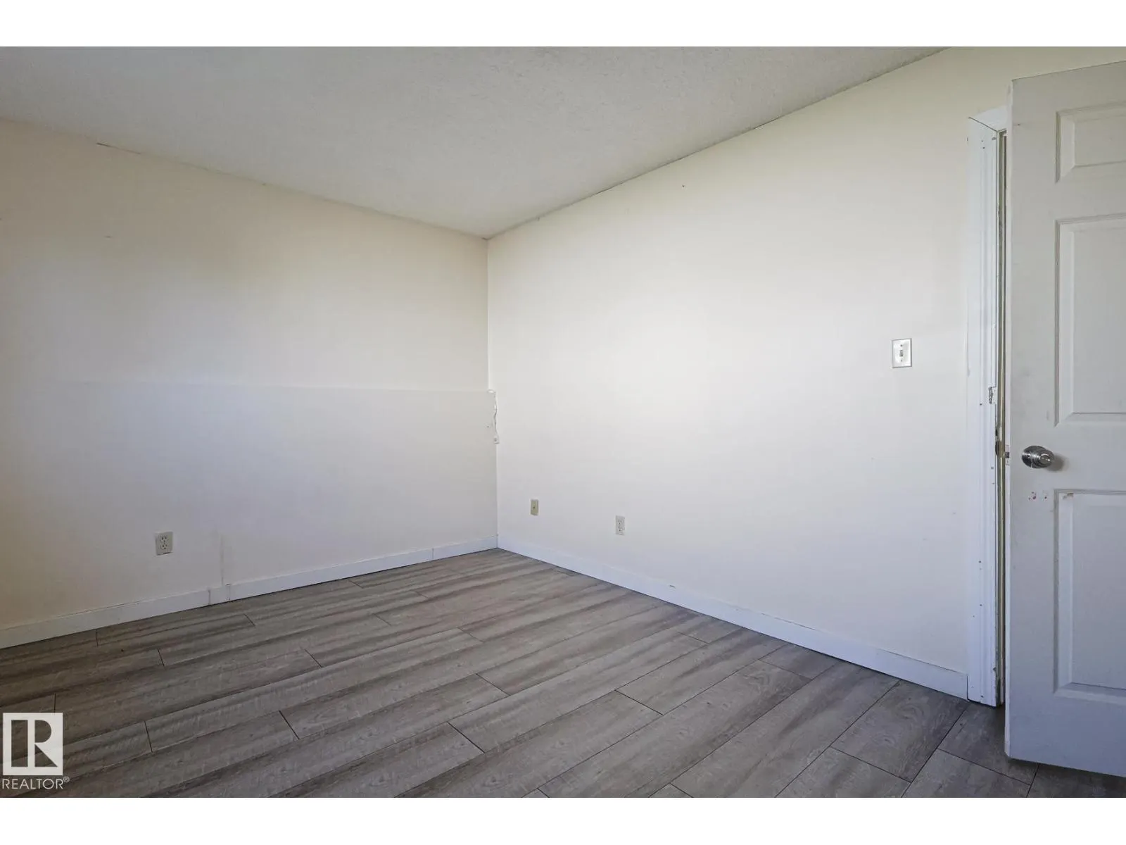 9308A & 9308B 109A AV NW