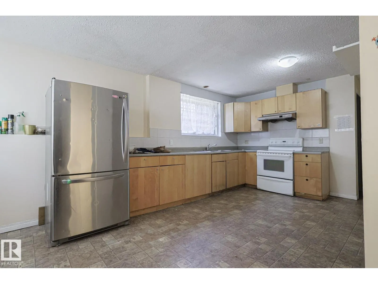 9308A & 9308B 109A AV NW